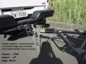 buggy acoplado, corrente colocada e elétrica plugada