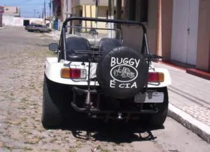 Buggy BRM do Eraldo, com estepe na traseira e lanterna de Kombi