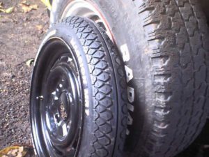 Rodas, pneus, estepes - Roda de Brasília com pneu de Biz