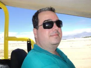 Ricardo em seu buggy